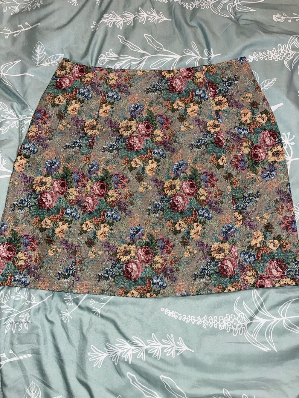 New In Floral Mini Skirt - Picture 3 of 5